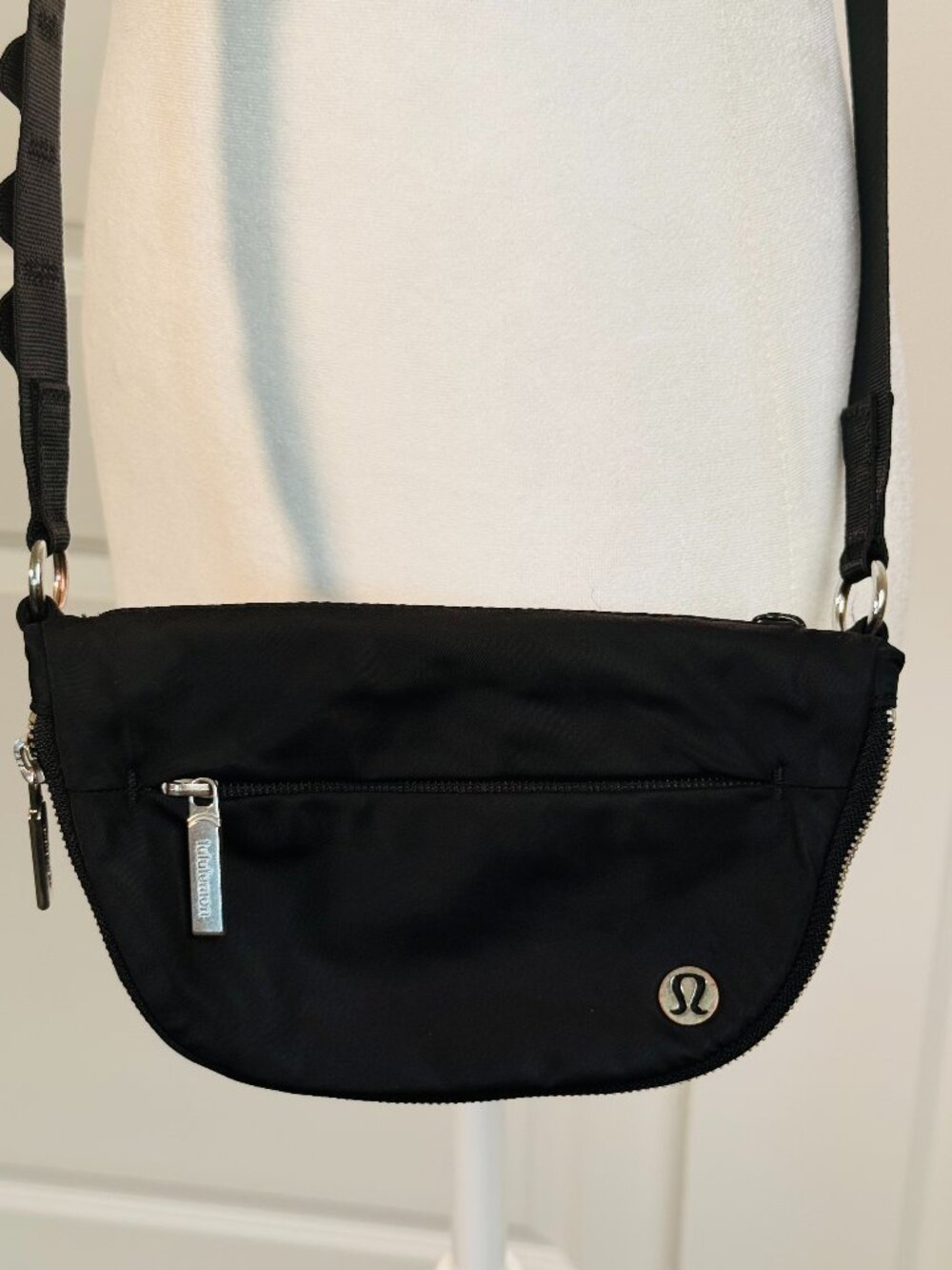 LULULEMON All Night Festival Bag Micro 2L Black w Silver Hardware ZIP TOP Ver. - Picture 2 of 9